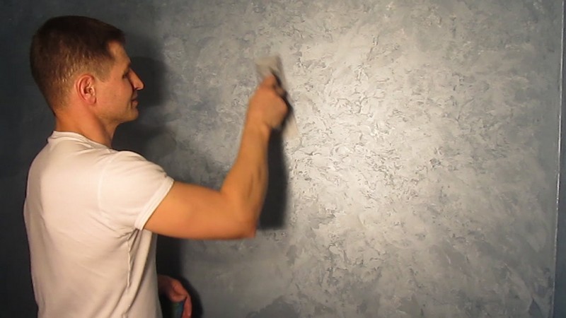 عامل بلاستر في ام القيوين